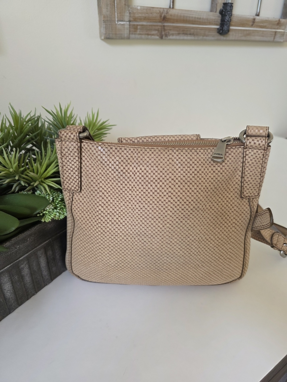 Fossil Leather Crossbody Bag Snakeskin Texture Neutral Beige Adjustable Strap - Picture 12 of 13